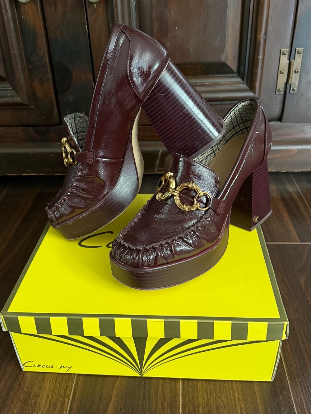 Circus by Sam Edelman Wine Burgundy Platform Loafer Heels with Gold Chain